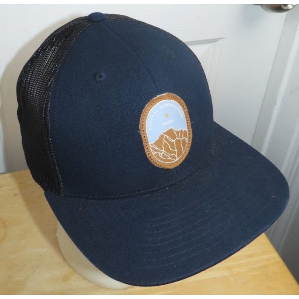 Vuori Mens Summits Trucker Hat Natural Playgrounds Navy Blue/Black Mesh O/S